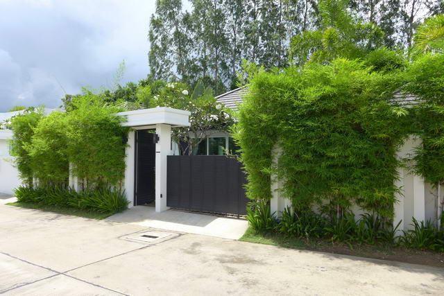 House for sale Jomtien showing the road frontage House for sale Jomtien showing the road frontage