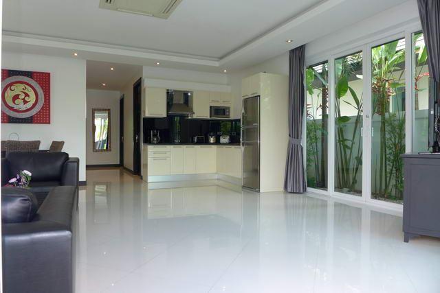 House for sale Jomtien looking towards the kitchen House for sale Jomtien looking towards the kitchen