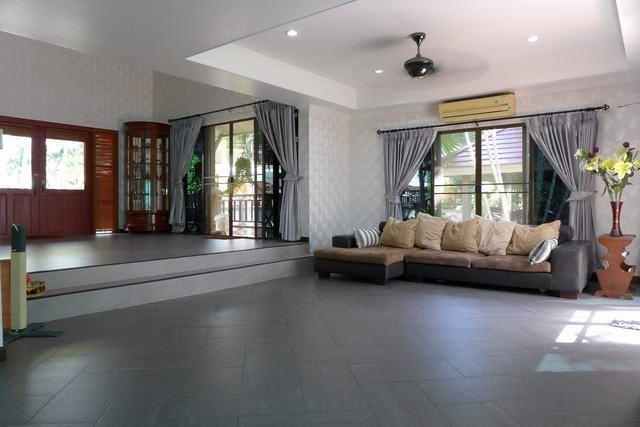 House For Sale East Jomtien showing the living area House For Sale East Jomtien showing the living area