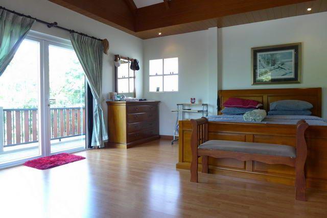 House For Sale East Jomtien showing the master bedroom House For Sale East Jomtien showing the master bedroom