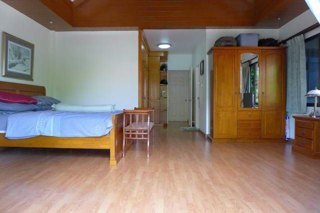 House For Sale East Jomtien showing the bedroom House For Sale East Jomtien showing the bedroom