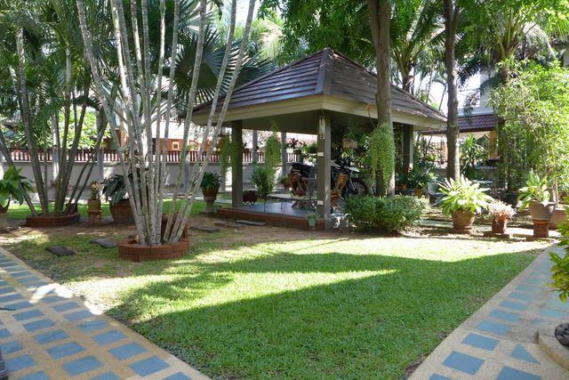 House For Sale East Jomtien showing the garden and sala House For Sale East Jomtien showing the garden and sala