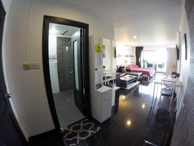 Condominium for sale Pratumnak Pattaya looking toward to the studio Condominium for sale Pratumnak Pattaya looking toward to the studio