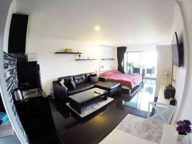 Condominium for sale Pratumnak Pattaya showing the living and sleeping areas Condominium for sale Pratumnak Pattaya showing the living and sleeping areas