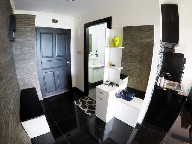 Condominium for sale Pratumnak Pattaya showing the bathroom en-suite Condominium for sale Pratumnak Pattaya showing the bathroom en-suite