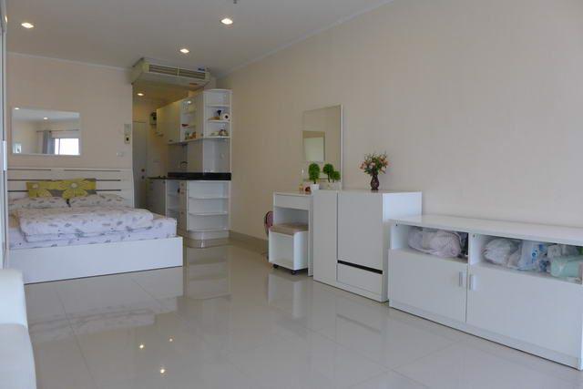 Condominium For Sale Jomtien showing the sleeping area Condominium For Sale Jomtien showing the sleeping area