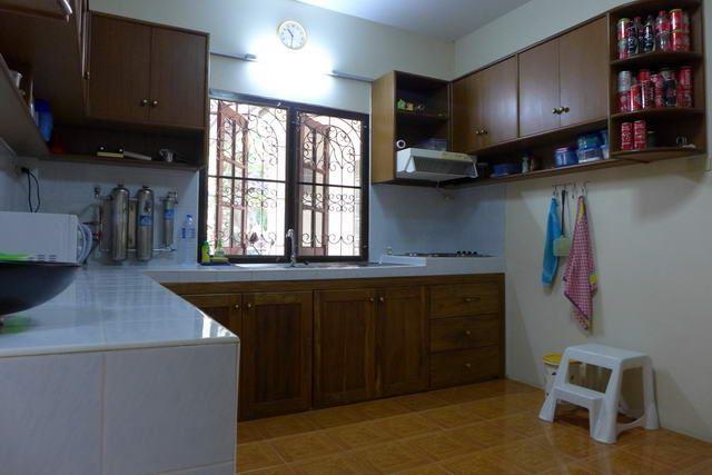 House for sale Pattaya showing the kitchen House for sale Pattaya showing the kitchen