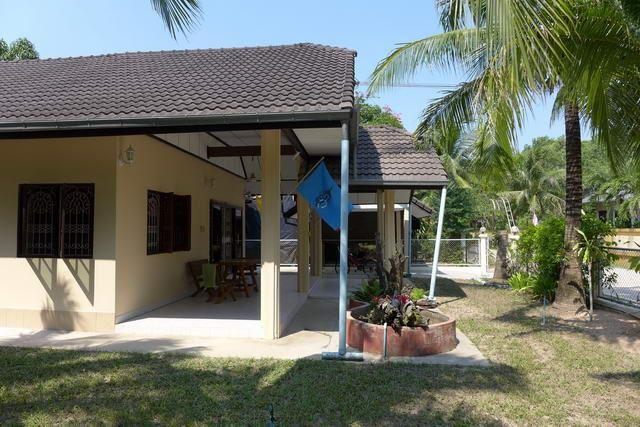 House for sale Pattaya showing the terrace and garden House for sale Pattaya showing the terrace and garden