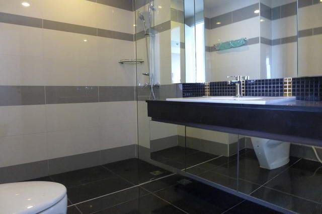 Condominium for sale on Pratumnak The Vision RESALE showing the bathroom Condominium for sale on Pratumnak The Vision RESALE showing the bathroom