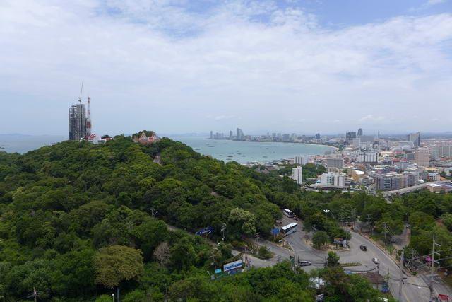 Condominium for sale on Pratumnak The Vision RESALE showing the balcony view Condominium for sale on Pratumnak The Vision RESALE showing the balcony view