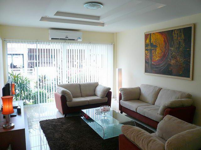House for sale in Pattaya showing living room House for sale in Pattaya showing living room