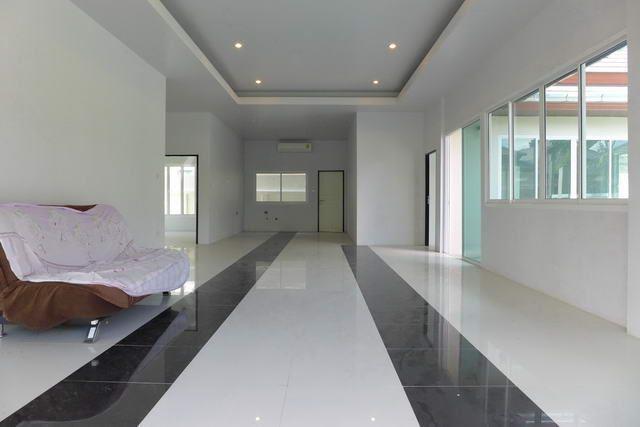 House for sale Huay Yai Pattaya showing the open plan living concept House for sale Huay Yai Pattaya showing the open plan living concept
