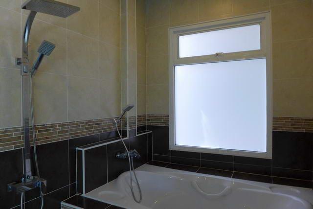 House for sale Huay Yai Pattaya showing the master bathroom House for sale Huay Yai Pattaya showing the master bathroom