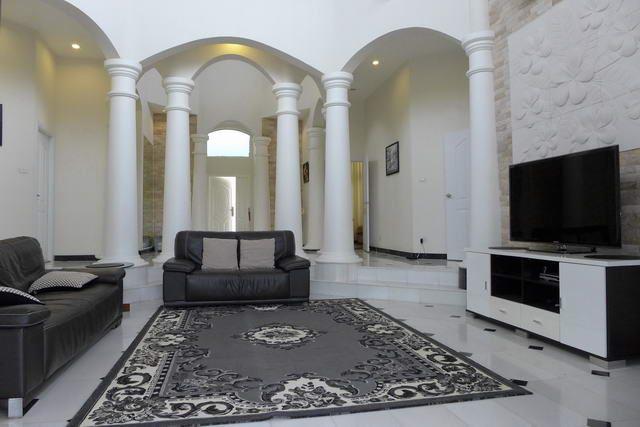 House For Sale East Pattaya showing the living room and High Vaulted Ceilings House For Sale East Pattaya showing the living room and High Vaulted Ceilings