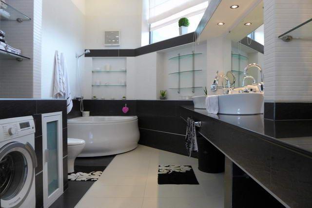 House For Sale East Pattaya showing the master bathroom House For Sale East Pattaya showing the master bathroom