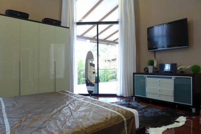 House For Sale East Pattaya showing the bedroom suite House For Sale East Pattaya showing the bedroom suite