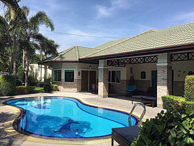House for sale East Pattaya showing the house and pool House for sale East Pattaya showing the house and pool