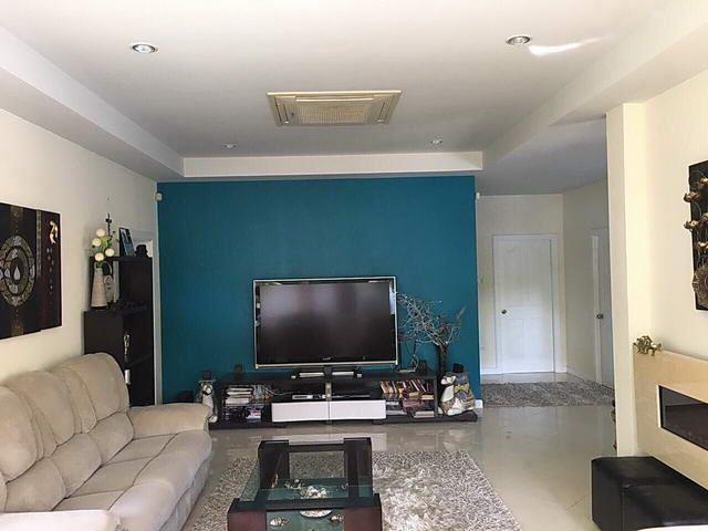 House for sale East Pattaya showing the living room House for sale East Pattaya showing the living room