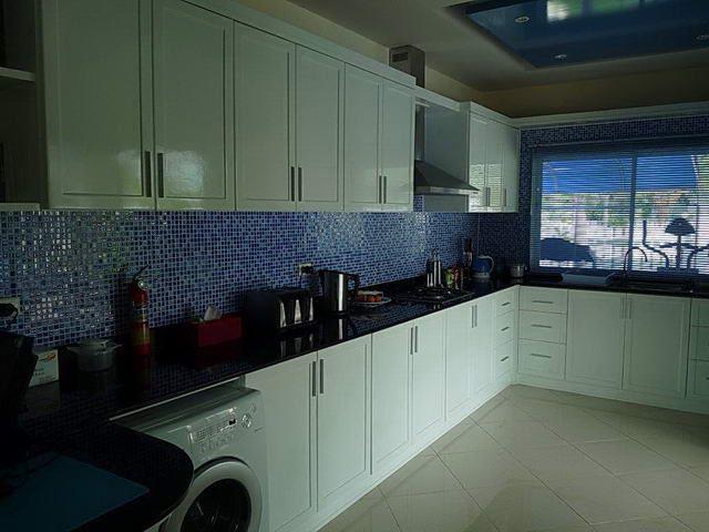 House for sale East Pattaya showing the kitchen House for sale East Pattaya showing the kitchen