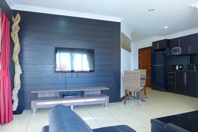 Condominium for sale Pattaya showing the kitchen and dining areas Condominium for sale Pattaya showing the kitchen and dining areas