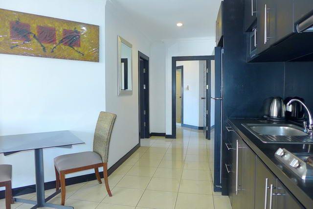 Condominium for sale Pattaya showing the kitchen and dining areas Condominium for sale Pattaya showing the kitchen and dining areas