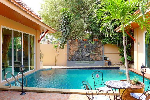 House for sale East Pattaya showing the private swimming pool House for sale East Pattaya showing the private swimming pool