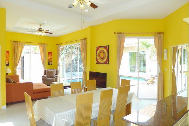 House for sale East Pattaya showing the living and dining areas House for sale East Pattaya showing the living and dining areas