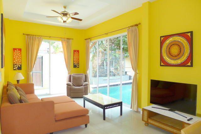 House for sale East Pattaya showing the living area House for sale East Pattaya showing the living area