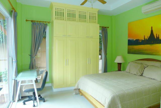House for sale East Pattaya showing the master bedroom House for sale East Pattaya showing the master bedroom
