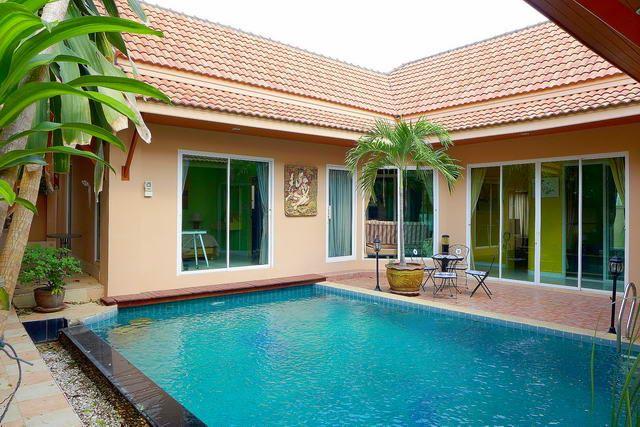 House for sale East Pattaya showing the terrace and pool House for sale East Pattaya showing the terrace and pool