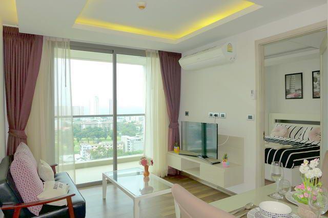 Condominium for sale Pratumnak Hill Pattaya showing the living area Condominium for sale Pratumnak Hill Pattaya showing the living area