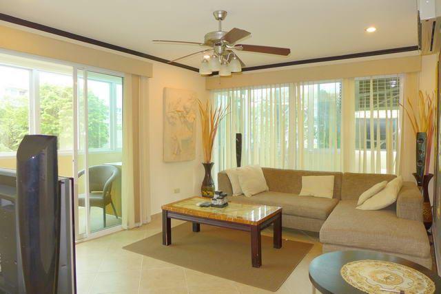 Condominium For Sale Naklua showing the living room Condominium For Sale Naklua showing the living room