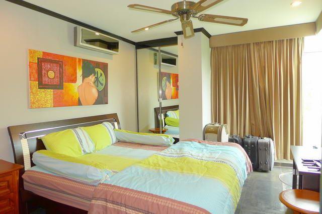 Condominium For Sale Naklua showing the bedroom and built-in wardrobe Condominium For Sale Naklua showing the bedroom and built-in wardrobe