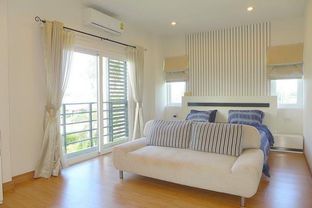 House for sale East Pattaya showing the master bedroom House for sale East Pattaya showing the master bedroom