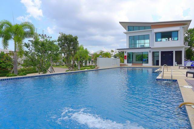 House for sale East Pattaya showing the Communal pool House for sale East Pattaya showing the Communal pool