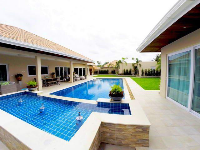 House for sale East Pattaya showing the house and pool House for sale East Pattaya showing the house and pool