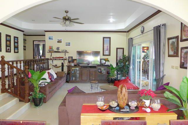 House for sale East Pattaya showing the living area House for sale East Pattaya showing the living area