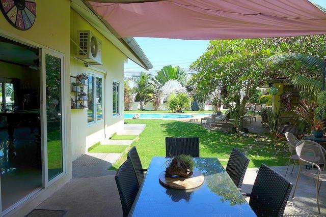 House For Sale East Pattaya showing the terrace and garden House For Sale East Pattaya showing the terrace and garden