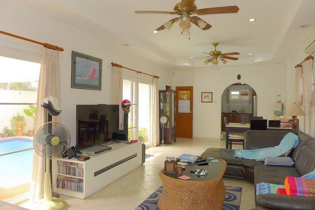 House for sale East Pattaya showing the open plan living House for sale East Pattaya showing the open plan living