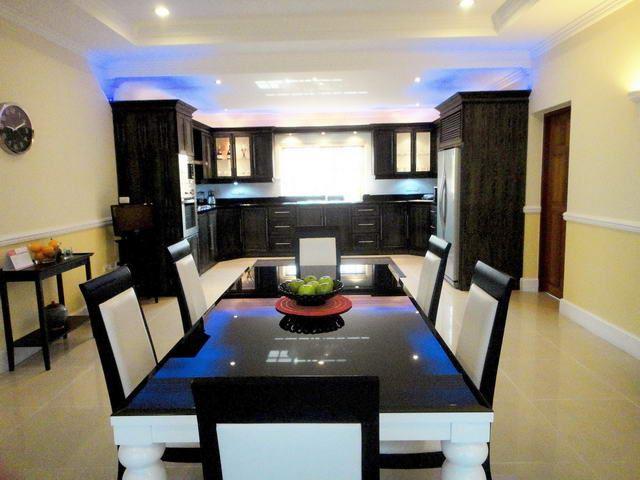 House for sale East Pattaya showing the dining area House for sale East Pattaya showing the dining area