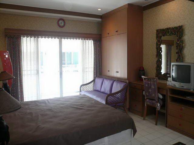 Condominium for sale in Jomtien showing the sitting area Condominium for sale in Jomtien showing the sitting area