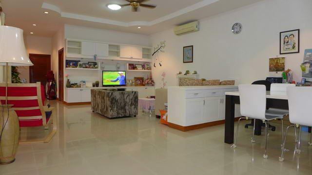 House for sale Pattaya showing the open plan concept House for sale Pattaya showing the open plan concept