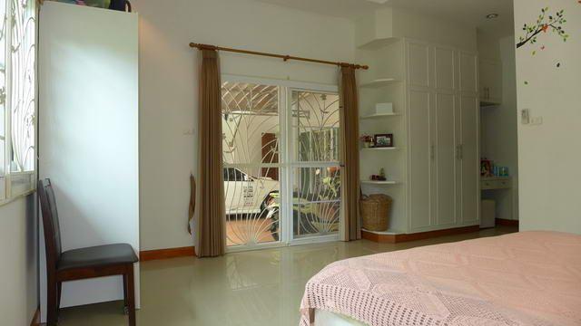 House for sale Pattaya showing a bedroom suite House for sale Pattaya showing a bedroom suite