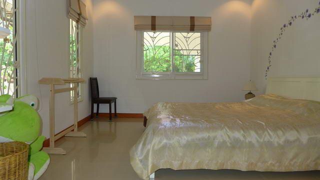 House for sale Pattaya showing a further bedroom House for sale Pattaya showing a further bedroom