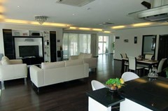 House for rent Na Jomtien showing the open plan concept 