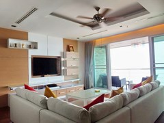 Condominium for rent Ananya Naklua showing the living room 