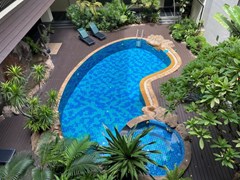 Condominium for rent Pratumnak showing the communal pool 