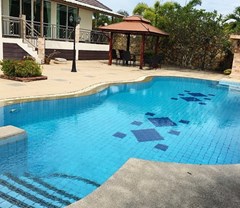 House for rent Na Jomtien showing the private pool and sala