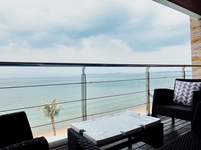 Condominium for rent Ananya Naklua showing the balcony and view