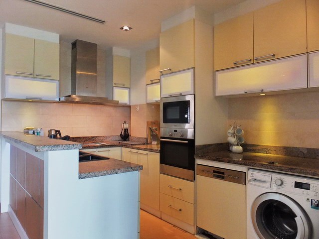 Condominium for rent Ananya Naklua showing the kitchen